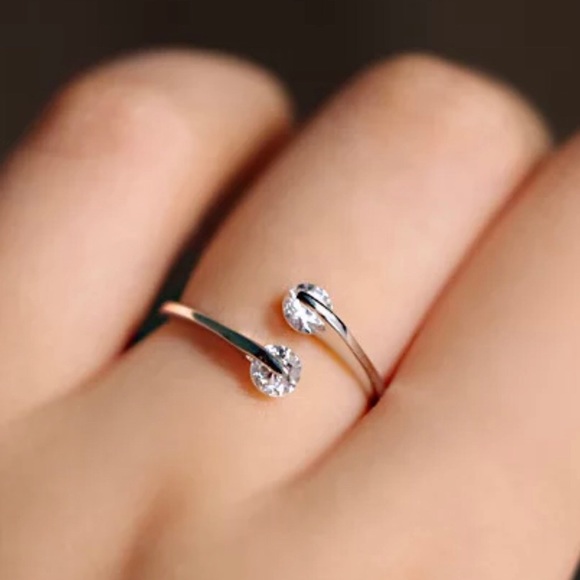 925 Sterling Silver Crystal Ring - Picture 2 of 6